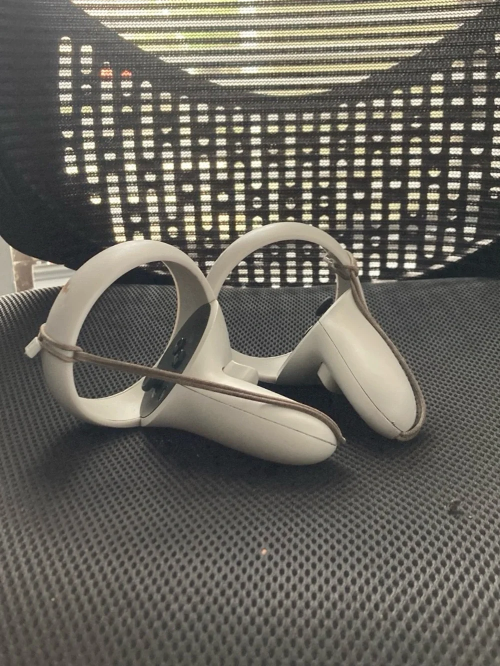 Oculus Quest Series Standalone VR Headset in White and Black